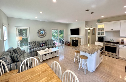 Hyannis House | Barefoot Walk to Beaches Extended Family Friendly Fast WiFi Pet Friendly