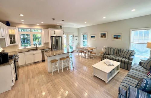 Hyannis House | Barefoot Walk to Beaches Extended Family Friendly Fast WiFi Pet Friendly
