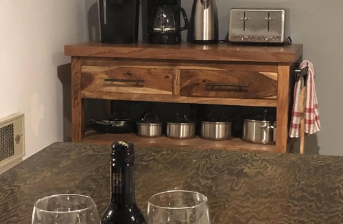 Kingsville Cottage | BarefootonPelee: Bungalown[No Cleaning Fee! Fibre Internet!]