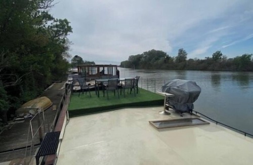 Saintes-Maries-de-la-Mer Boat Rental | Barge in Saintes-Maries-de-la-Mer on the Petit Rhône