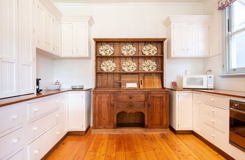 Flinders House | Barker Cottage with Spa in Flinders