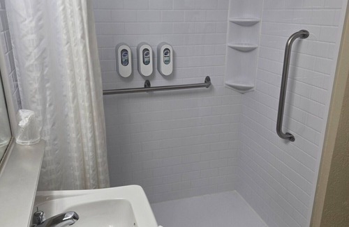 Superior Hotel | Barker's Island Inn Resort