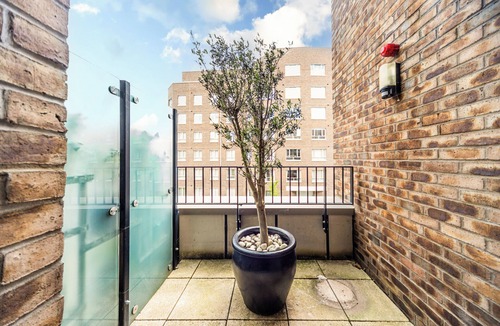 Thames Apartment | Barking Bright Apartment with 2 Bedrooms