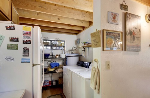 Talmont Cabin | Barking Pine Cabin - private BEACH access, sunny location