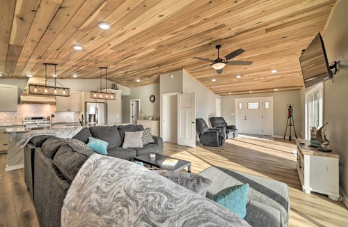 Eddyville House | Barkley Breeze, Waterfront, Private Dock, & Kayaks!