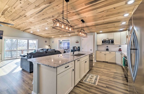 Eddyville House | Barkley Breeze, Waterfront, Private Dock, & Kayaks!