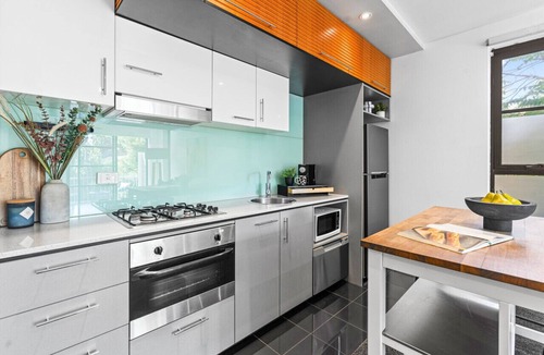 Saint Kilda South Apartment | Barkly Beachside Escape