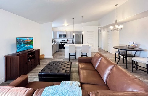 Fruita House | BarknBike Inviting Pet-Friendly Home w/Dedicated Workspace