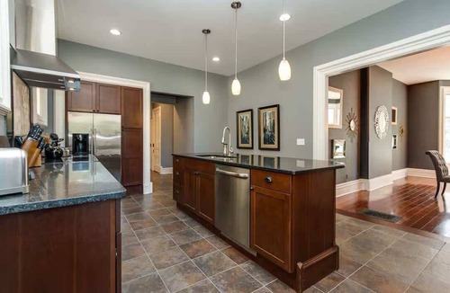 Grand Rapids Apartment | Barlow Suite - Downtown Historic Luxury Gem with Private Parking