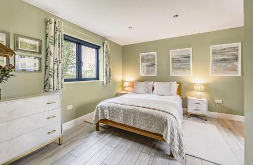 Winterborne Kingston House | Barn at West Acres