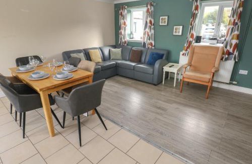 Llanybri House | Barn Cottage