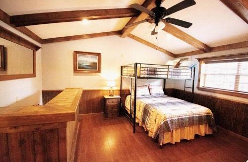 Pottsboro House | Barn-dominum under a canopy of trees 3 beds