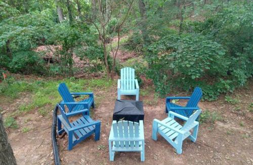 Pottsboro House | Barn-dominum under a canopy of trees 3 beds