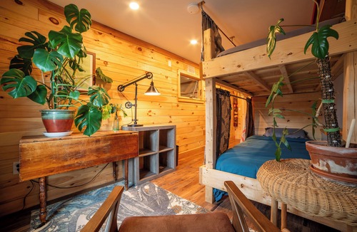 Rumney Hostel | Barn Door Hostel