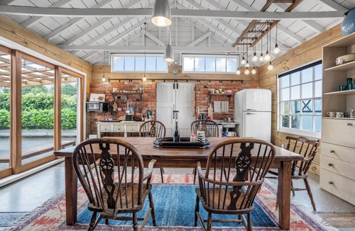 Featherston House | Barn Escape by Mountains & Wine