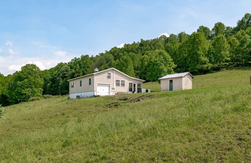 Waneta House | Barn-house on the hill ⭐️Berea⭐️McKee