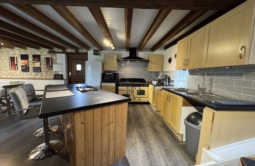 Aubigne-Racan Cottage | Barn in Aubigné-Racan with Heated Pool