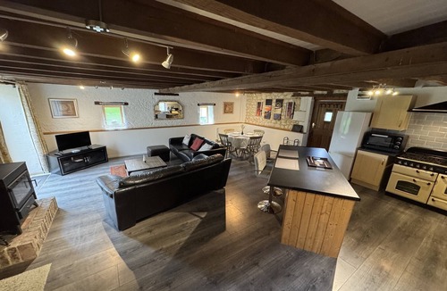 Aubigne-Racan Cottage | Barn in Aubigné-Racan with Heated Pool
