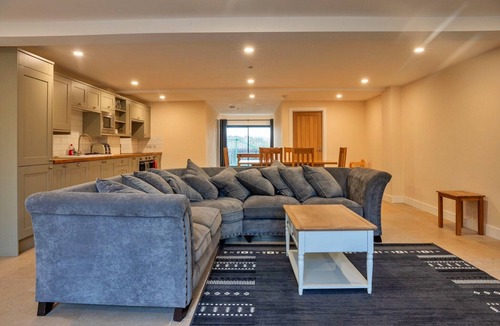 Little Rissington Cottage | Barn in Cotswolds with Private Hot Tub