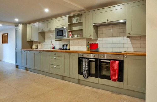 Little Rissington Cottage | Barn in Cotswolds with Private Hot Tub