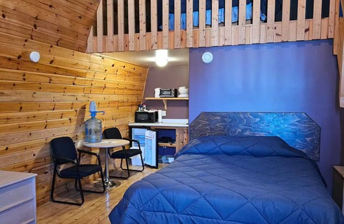 Division No. 16 House | Barn In The Bush - Room 4, King, queen & futon