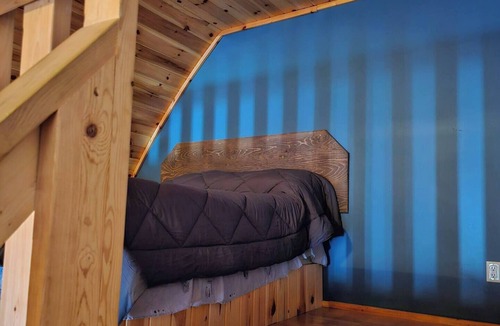 Division No. 16 House | Barn In The Bush - Room 6, King, queen & futon