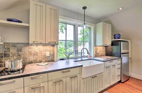 Titusville Apartment | Barn-Like Studio Suite w/Flowering Garden!