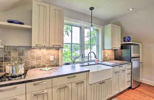 Titusville Apartment | Barn-Like Studio Suite with Flowering Garden!