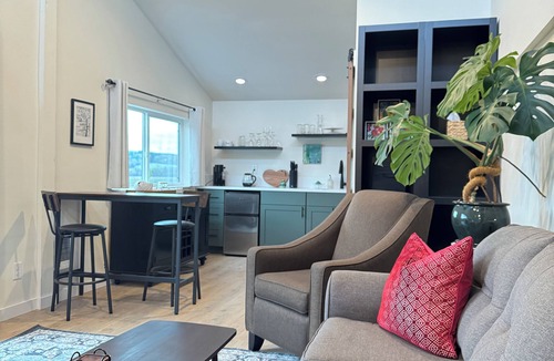 Gaston Apartment | Barn Loft Studio with Large Deck and Kitchenette Close to Hagg Lake and Wineries