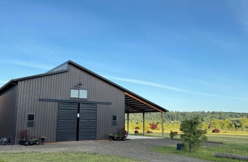 Gaston Apartment | Barn Loft Studio with Large Deck and Kitchenette Close to Hagg Lake and Wineries
