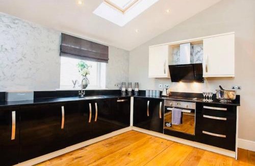 Storwood House | Barn near york with hot tub