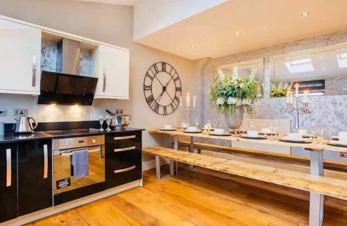 Storwood House | Barn near york with hot tub