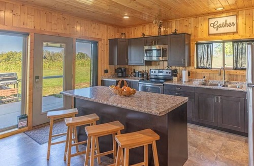 De Soto House | Barn On The Ridge/HOT TUB/Sleeps 6