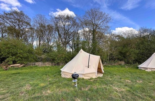 Chackmore Apartment | Barn Owl Tent in Meadow
