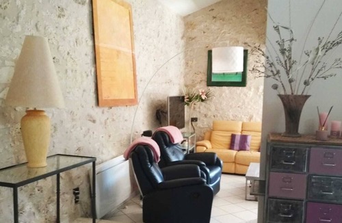 Montcabrier House | Barn standing between greenery and sunflowers completely independent.