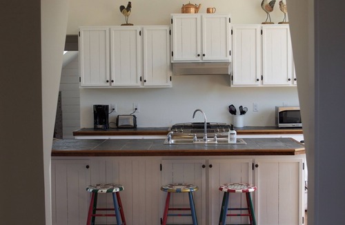 Ridge Cabin | Barn Stay on Working Farm in VA Wine Country, 30 min from UVA