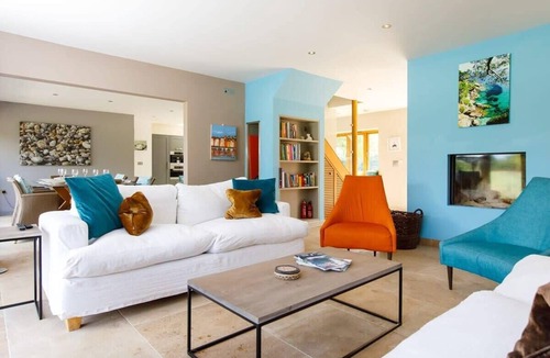 Chichester House | Barn-style Country Retreat Close to Marina