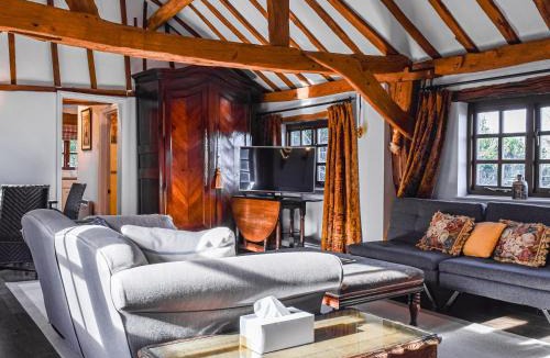 Wooburn Moor House | Barn Suite
