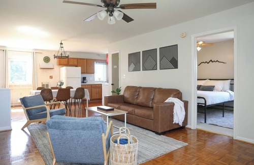 North Garden House | Barn Suite, Mountain Views & Hot tub, Pets OK!