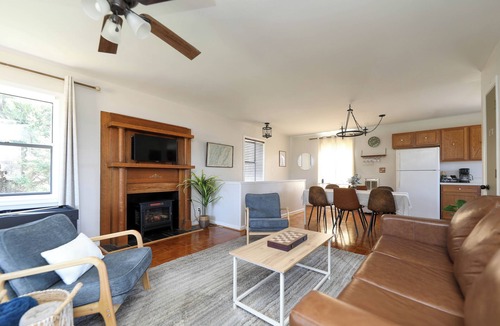 North Garden House | Barn Suite, Mountain Views & Hot tub, Pets OK!