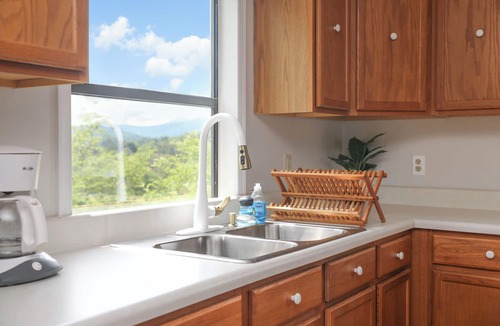 North Garden House | Barn Suite, Mountain Views & Hot tub, Pets OK!