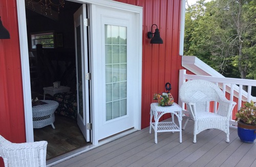Eddyville House | Barn unit with vintage charm and a modern twist