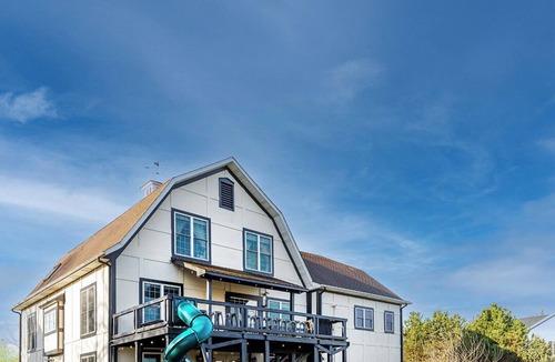 Yorkville House | Barn with a Wiffleball Stadium, Wine Cellar +more!