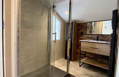 Saint-Andre-de-Cubzac House | Barn with spa / love room