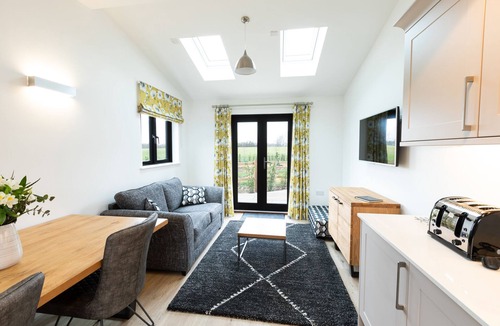 Little Stukeley House | Barn with panoramic countryside view