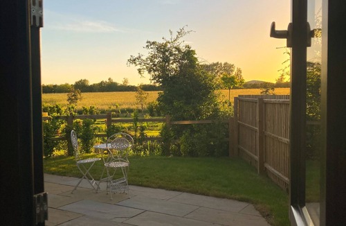 Little Stukeley House | Barn with panoramic countryside view
