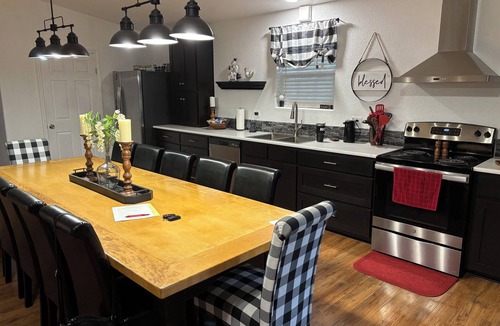 Perry House | Barndominium on the Lake-Axtell