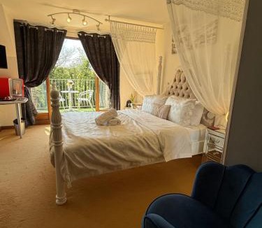 Clacton-on-Sea Bed & Breakfast | Barnfields Retreat