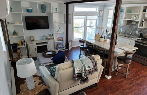 Chiltonville House | BarnTides - Plymouth Long Beach