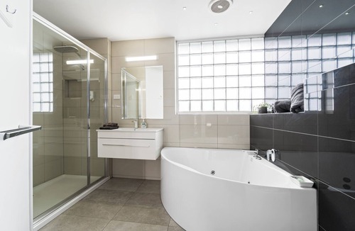 Colac Hotel | Baronga Motor Inn